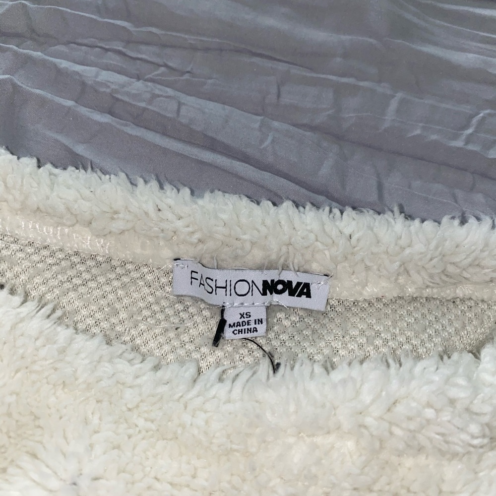Fashion Nova white fuzzy cropped sweater. - Picture 4 of 4